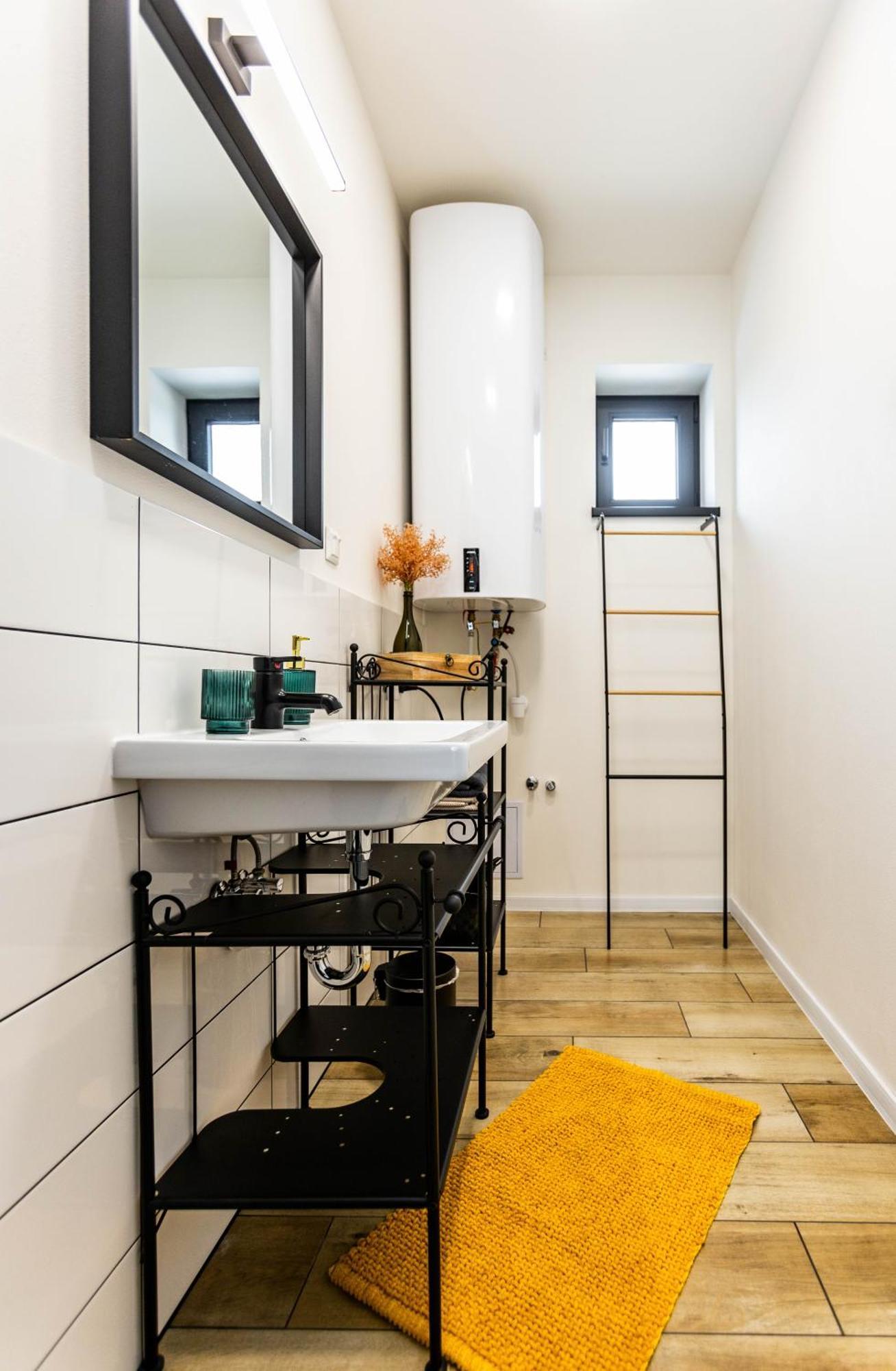 Stylish Apartment With Free Parking Зволен Экстерьер фото